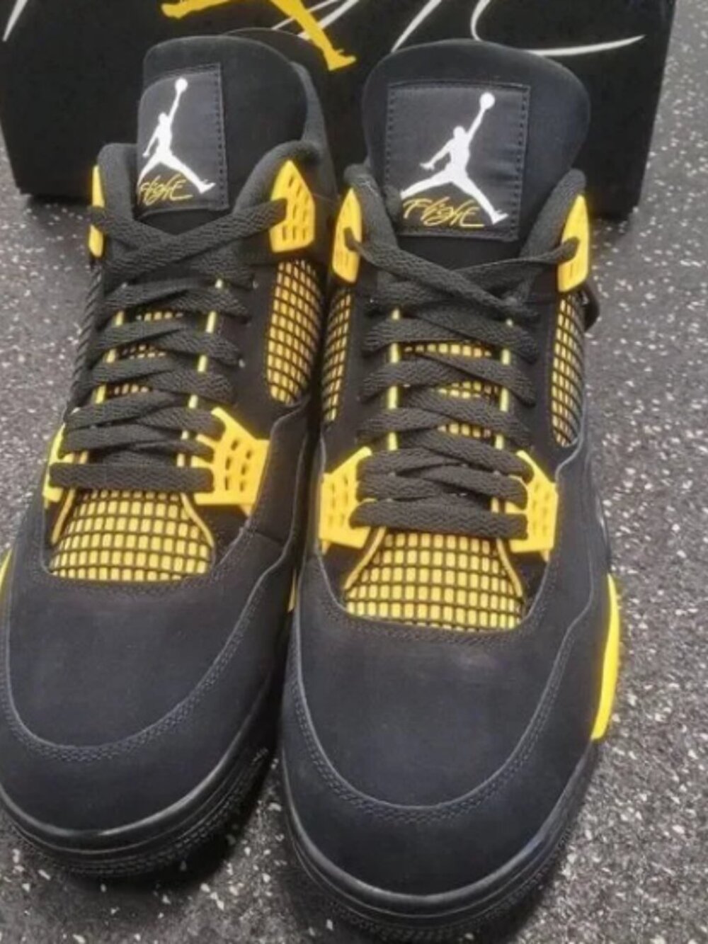 Nike Air Jordan 4 Retro Thunder 2023 - Picture 7 of 8